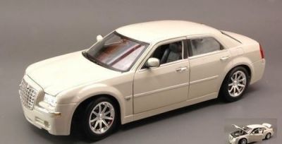 MAISTO 31120 Модель автомобиля 1:18- Крайслер 300С Хеми (2005) (Chrysler 300C HEMI)