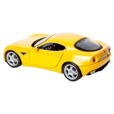 Bburago 18-12077 Модель автомобиля 1:18 - Альфа Ромео 8С