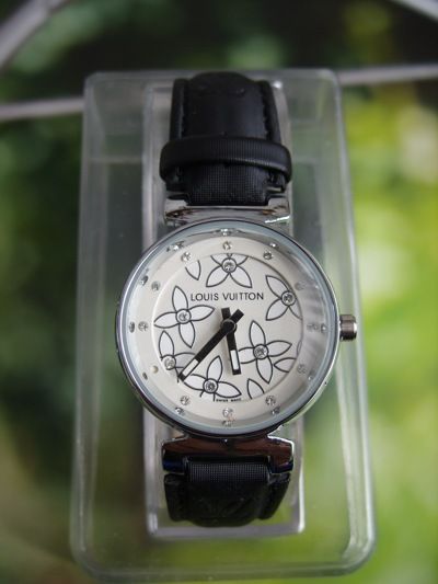 Часы наручные кварцевые женские Louis Vuitton F2303BG реплика